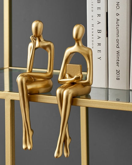 Figurka dekoracyjna postać w złotych kolorach z wycięciem