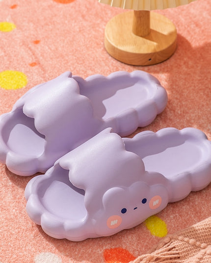 Klapki na platformie z motywem chmurki