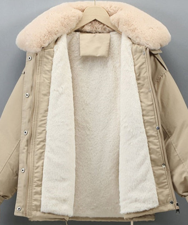 Damska kurtka zimowa o kroju parki z futrzanym kołnierzem