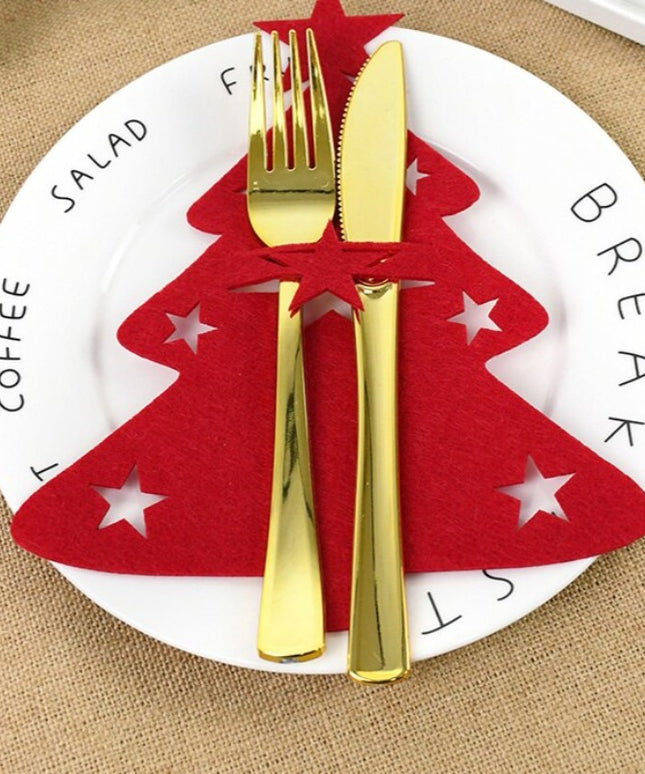 Świąteczne czerwone pokrowce na sztućce z filcu o kształcie choinki