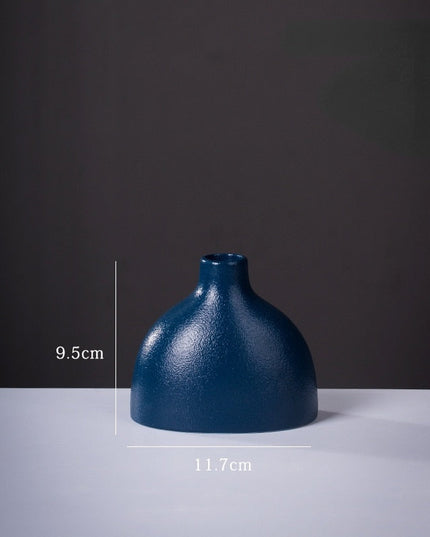 Wazon ceramiczny w granatowym kolorze