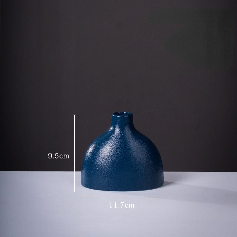 Wazon ceramiczny w granatowym kolorze