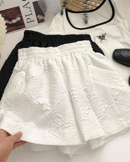 Damskie szorty z fakturą w róże