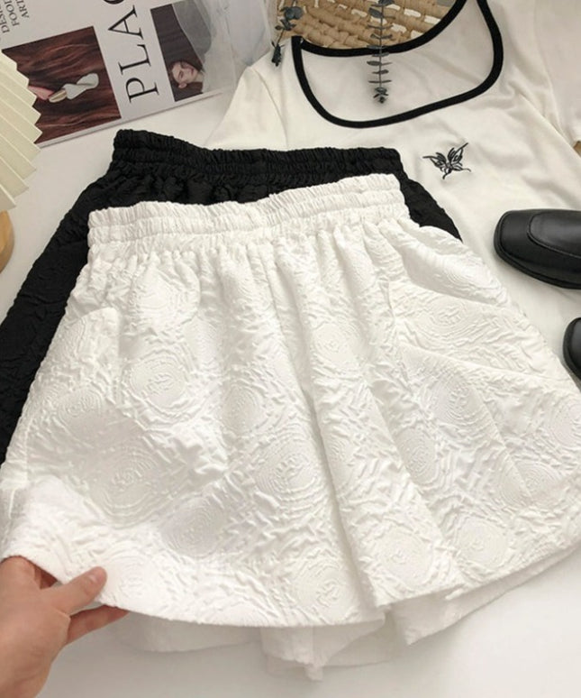 Damskie szorty z fakturą w róże