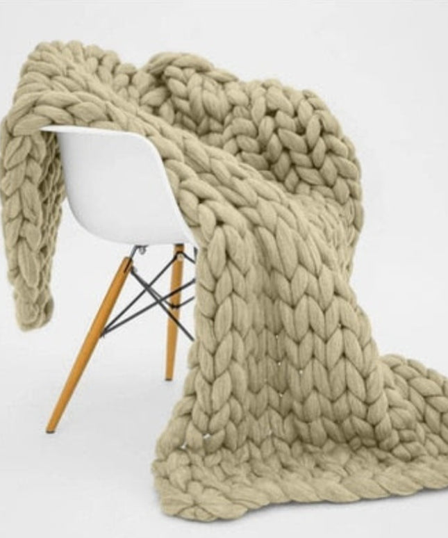 Pleciony koc sweterkowy ręcznie dziergany
