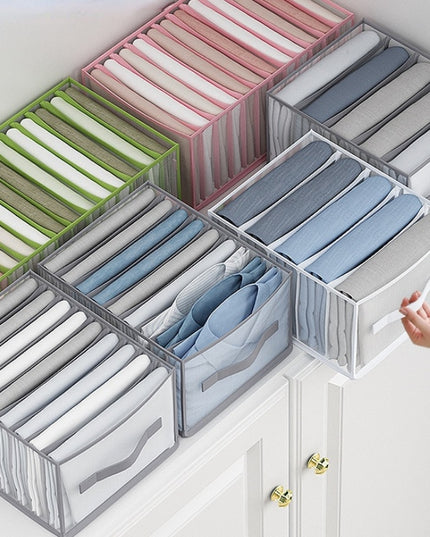 Organizer z przegródkami na ciuchy