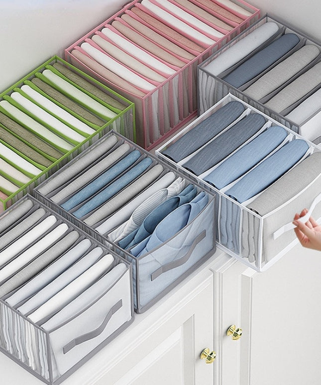 Organizer z przegródkami na ciuchy