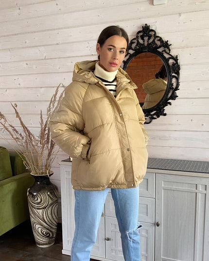 Damska kurtka zimowa krótka z kapturem