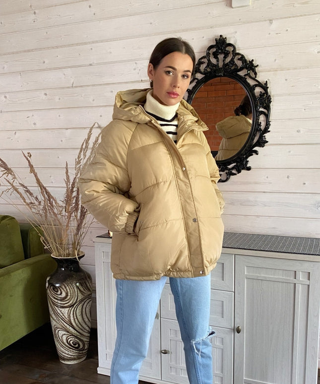 Damska kurtka zimowa krótka z kapturem