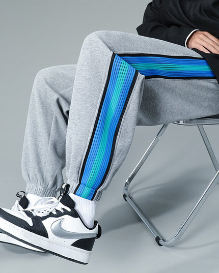 Męskie spodnie treningowe z niebieską lamówką