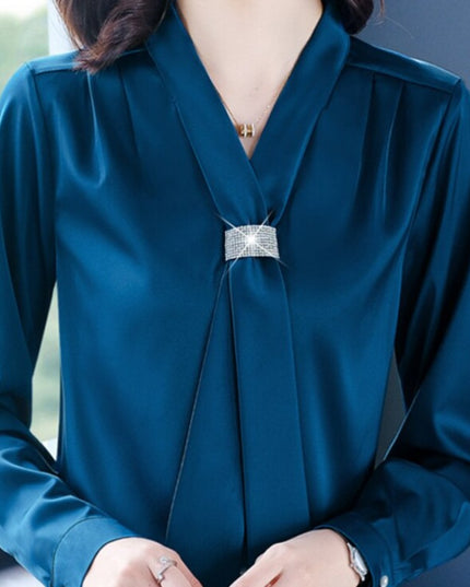 Damska koszula satynowa z ozdobnym krawatem