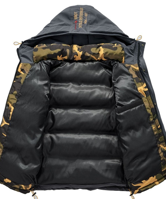 Męska kurtka zimowa pikowana z kapturem i wstawkami moro