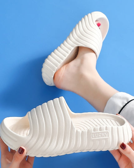 Klapki na platformie w jednolitych kolorach