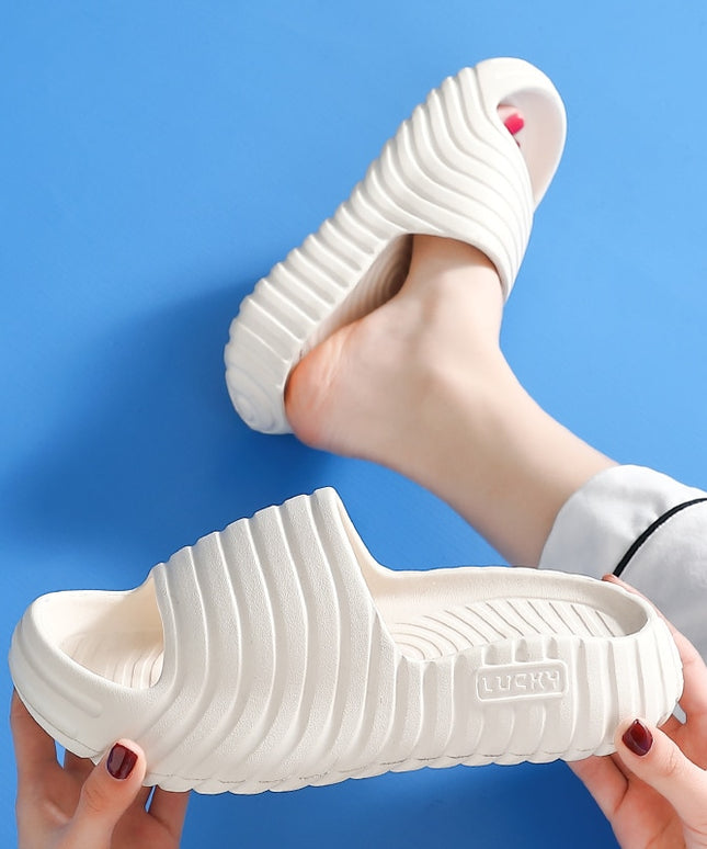 Klapki na platformie w jednolitych kolorach