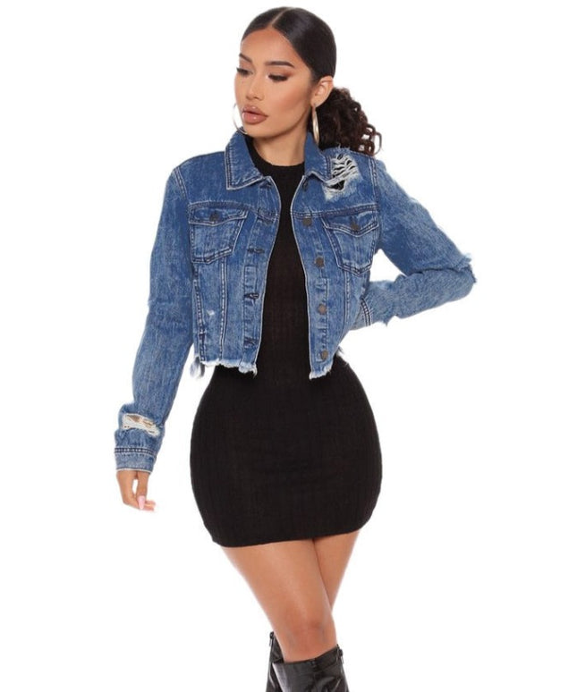 Damska kurtka jeansowa o luźnym kroju z przetarciami