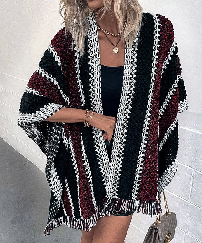 Damski sweter dziergany typu ponczo z frędzlami