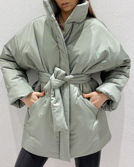 Damska kurtka zimowa wiązana w talii