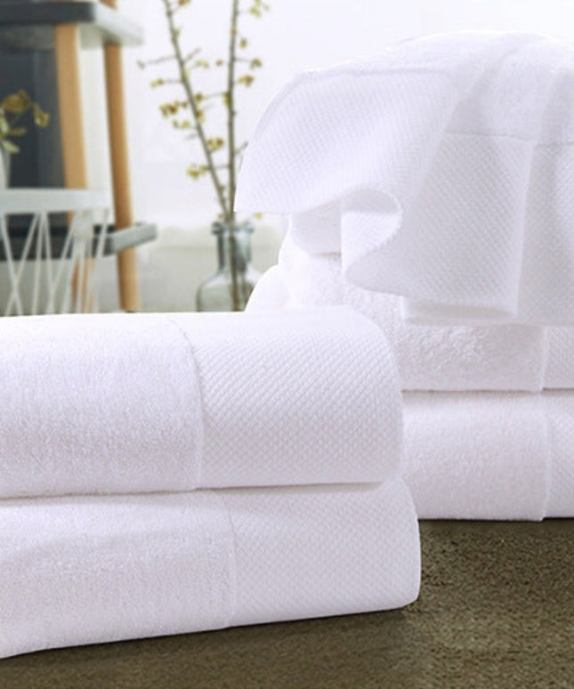 Ręcznik saunowy bawełniany biały z wykończeniem