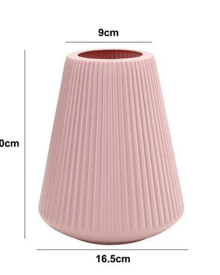 Wazon z prążkowanym wykończeniem z poszerzanym dołem