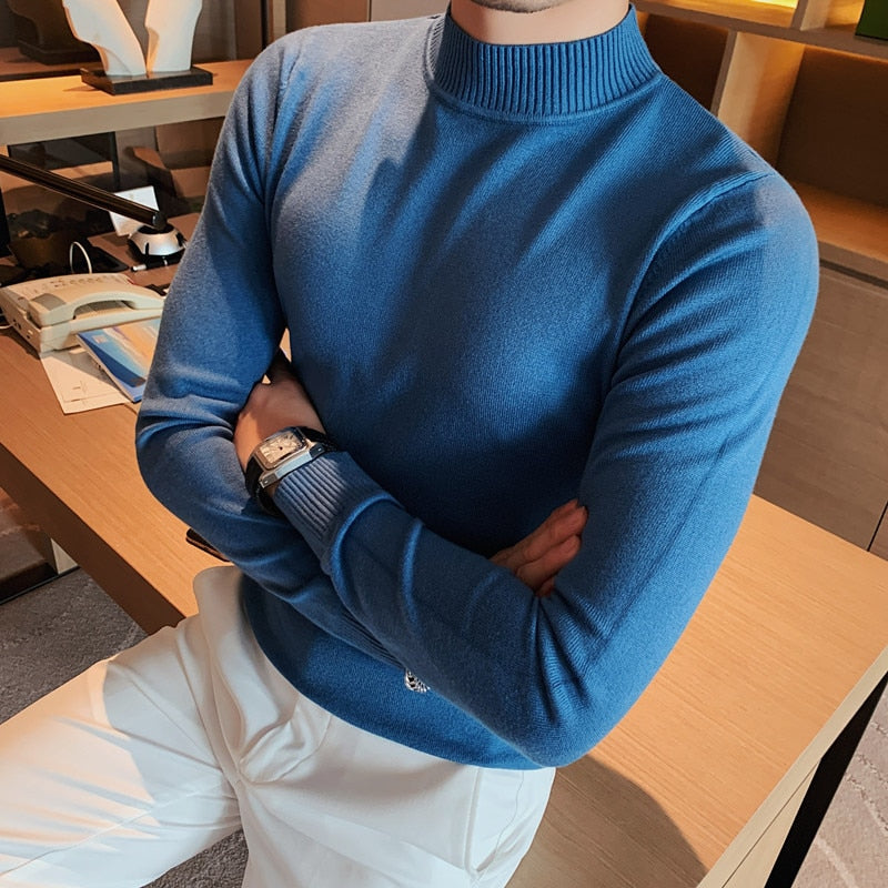 Męski sweter typu golf o dopasowanym kroju