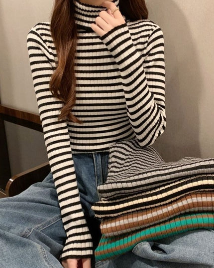 Damski sweter z golfem w paski