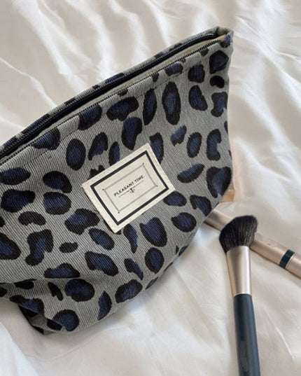 Kosmetyczka podróżna w panterkę zwierzęcy wzór