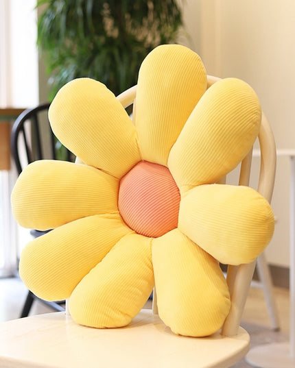 Poduszka dekoracyjna w kształcie stokrotki w jasnych kolorach