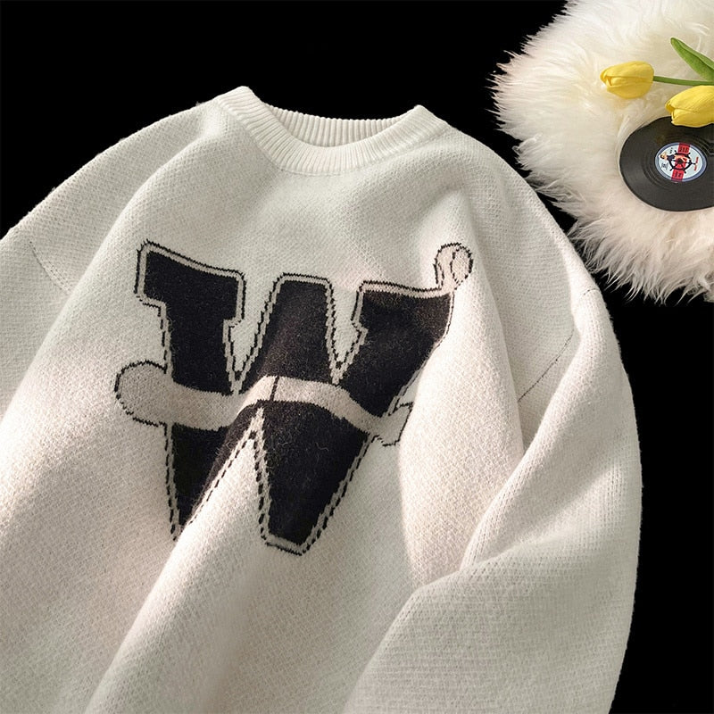 Męski sweter z dekoltem w łódkę i wyszywaną literą W