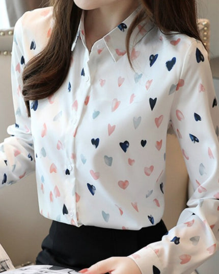 Damska klasyczna koszula ze wzorem w serca