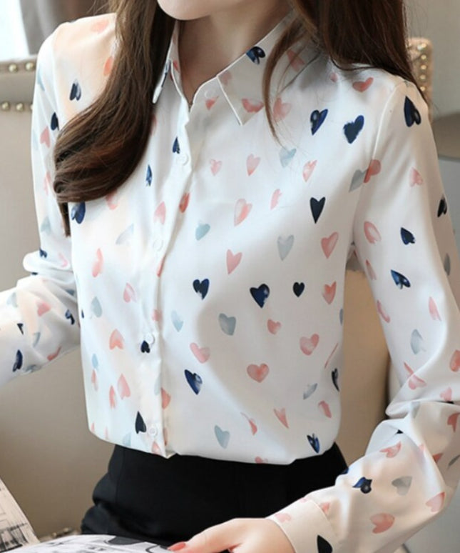 Damska klasyczna koszula ze wzorem w serca