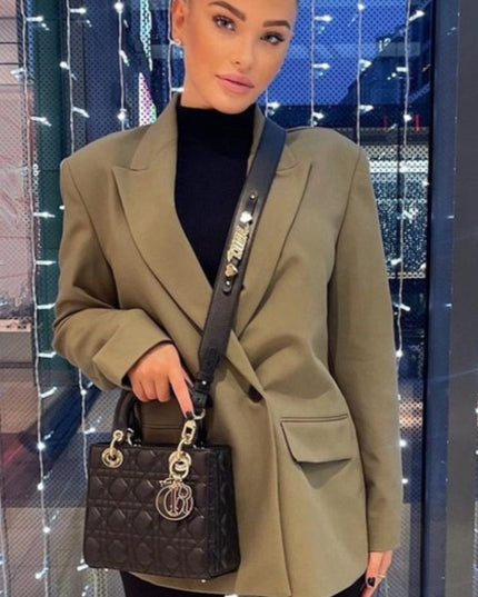 Damski płaszcz o kroju marynarki