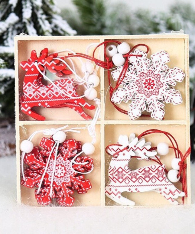 Świąteczne ozdoby wiszące w kształcie śnieżynki i renifera