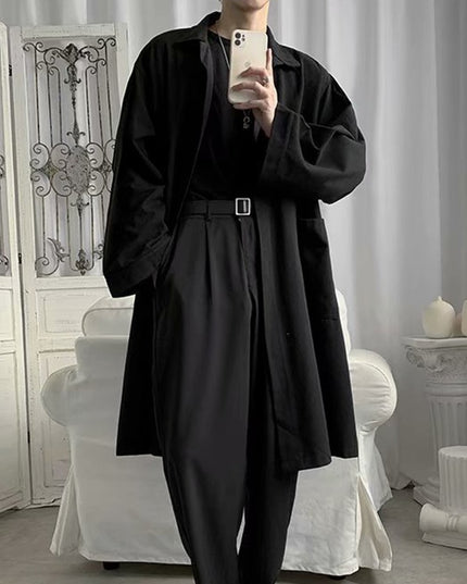 Męski płaszcz z wiązaniem