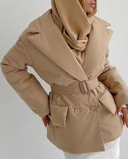 Damski płaszcz z dużym kołnierzem