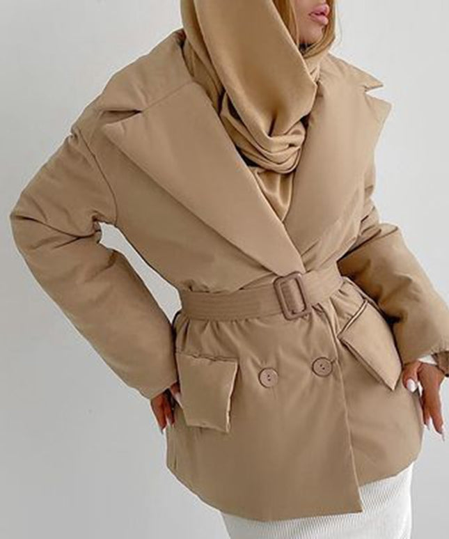 Damski płaszcz z dużym kołnierzem