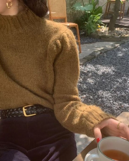 Damski sweter z golfem o prostym kroju