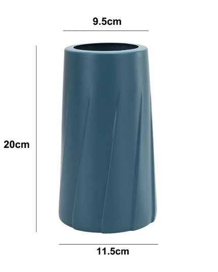 Wazon o prostym kształcie w jasnych kolorach