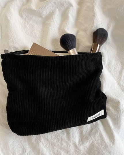 Kosmetyczka sztruksowa w jasnych kolorach