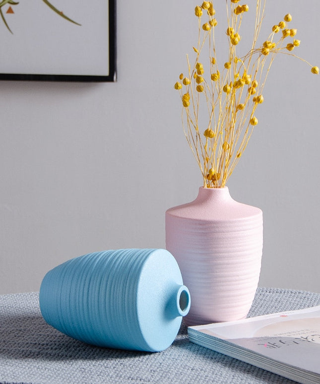 Wazon ceramiczny w niebieskim kolorze