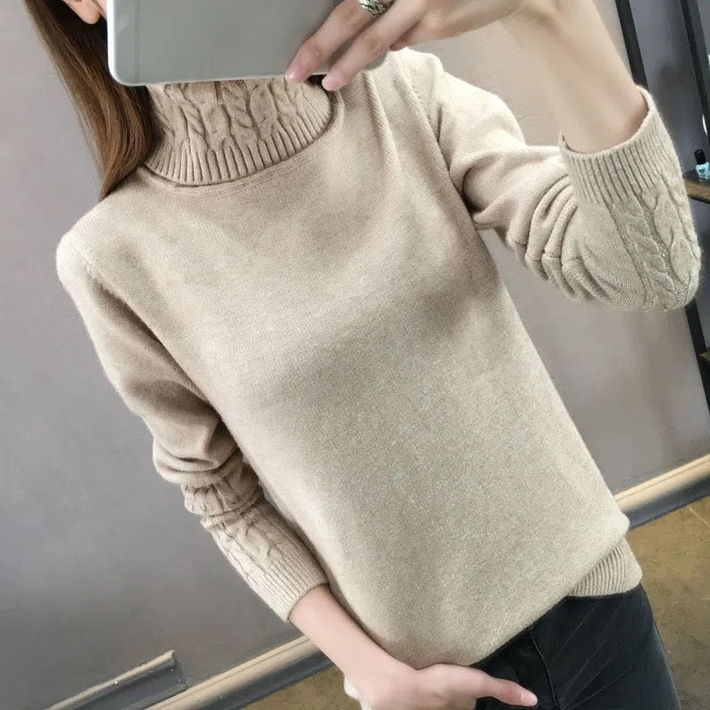 Damski sweter typu golf z plecionką