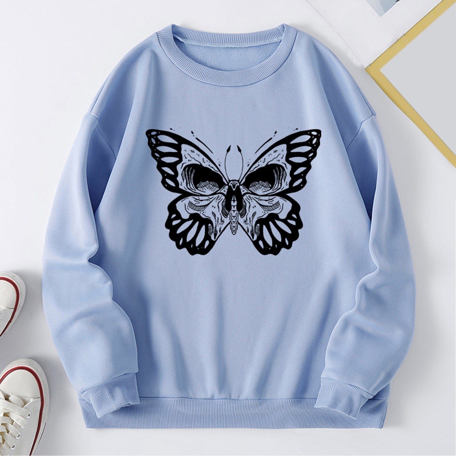 Damska bluza bez kaptura z nadrukiem motyla