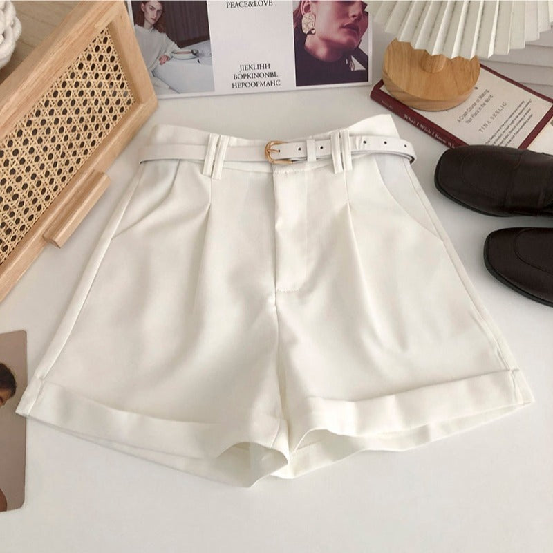 Damskie szorty eleganckie z podwijanymi nogawkami i paskiem