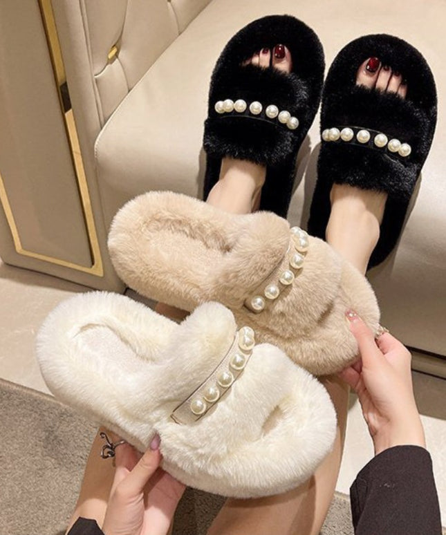 Damskie klapki futrzane z ozdobnymi koralikami
