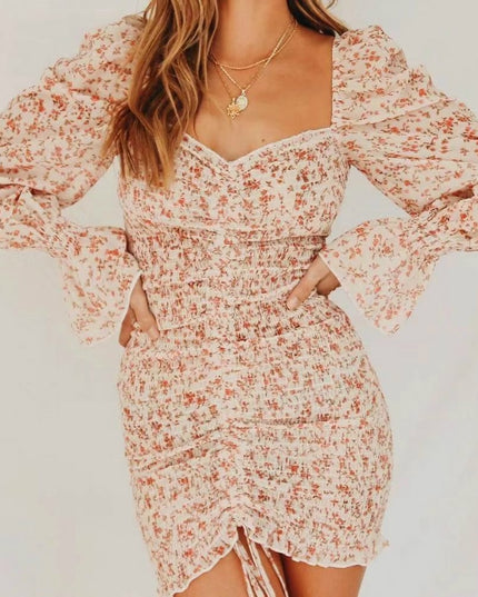 Sukienka mini letnia dopasowana z marszczeniem i długimi rękawami