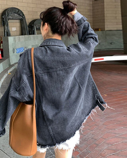 Damska kurtka jeansowa oversize z przetarciami i dziurami