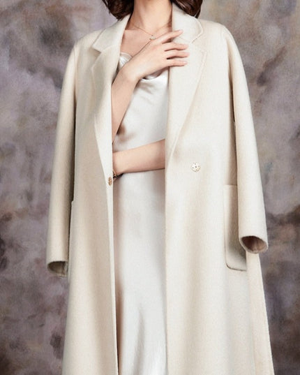 Damski płaszcz klasyczny zimowy wiązany w talii