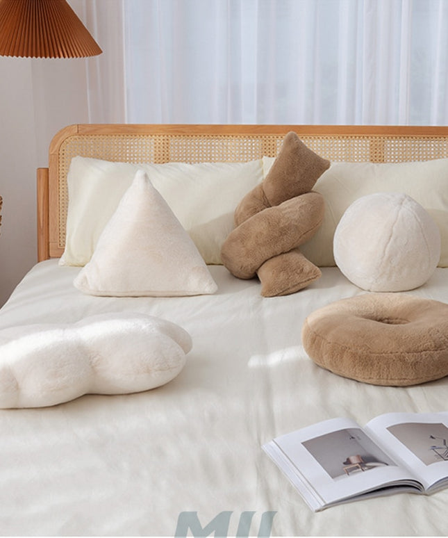 Poduszka dekoracyjna na kanapę w nieregularnych kształtach