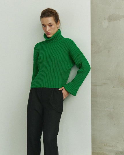 Damski sweter typu golf długości crop top