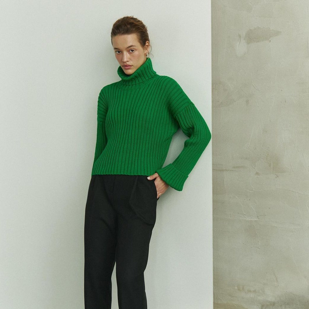 Damski sweter typu golf długości crop top