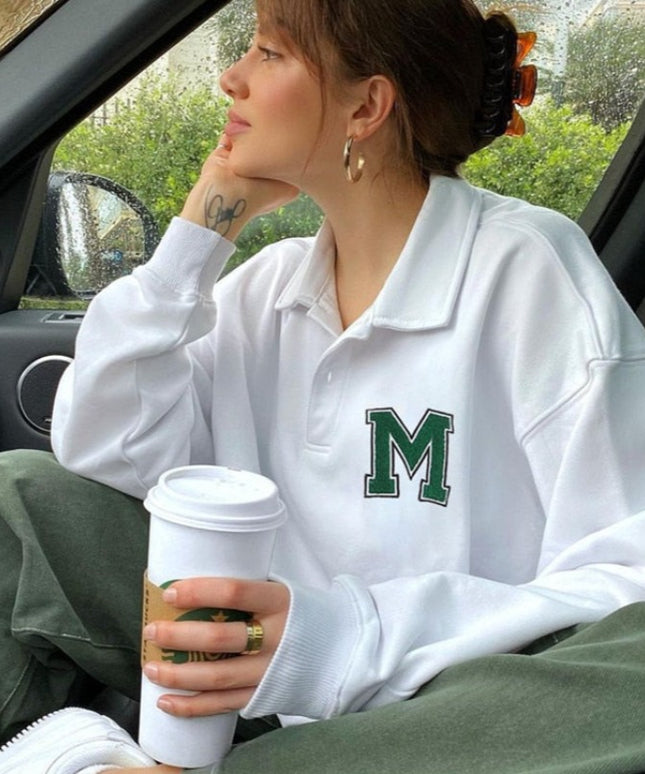 Damska bluza oversize z kołnierzykiem w amerykańskim stylu